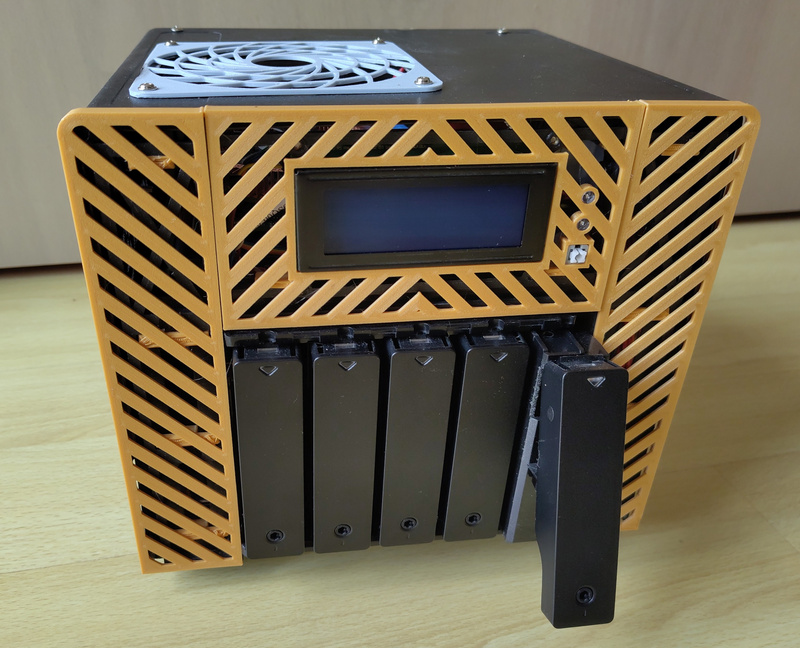 Façade avec l'emplacement pour le LCD HD44780
