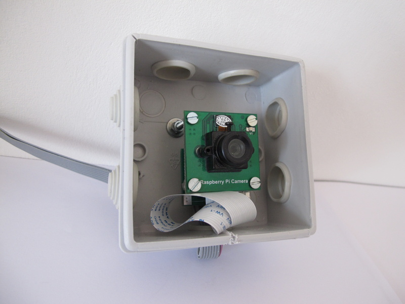 Webcam du Raspberry Pi dans une boîte électrique
